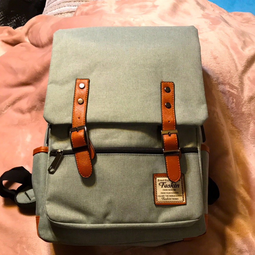 Feskin Trends Vintage Type Laptop Backpack w/USB Charging Port/Lowest Price